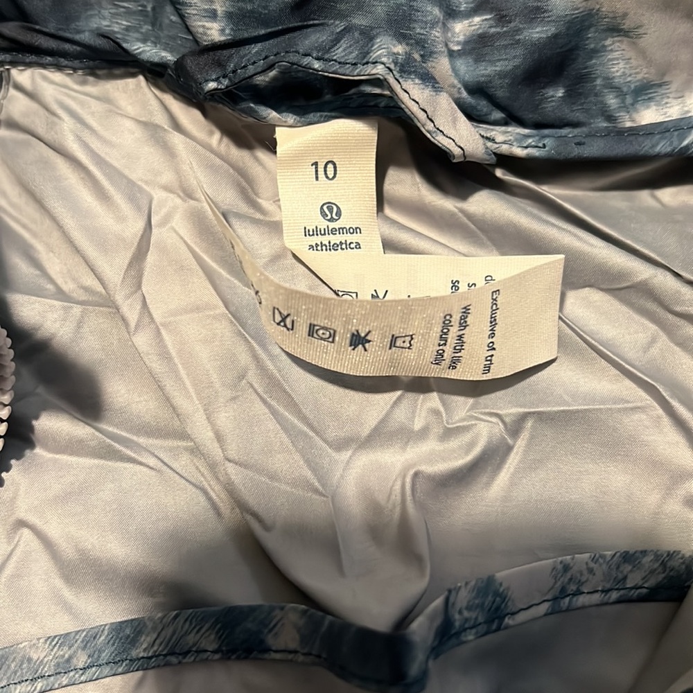 Breathable, Packable Lululemon Jacket - image 2
